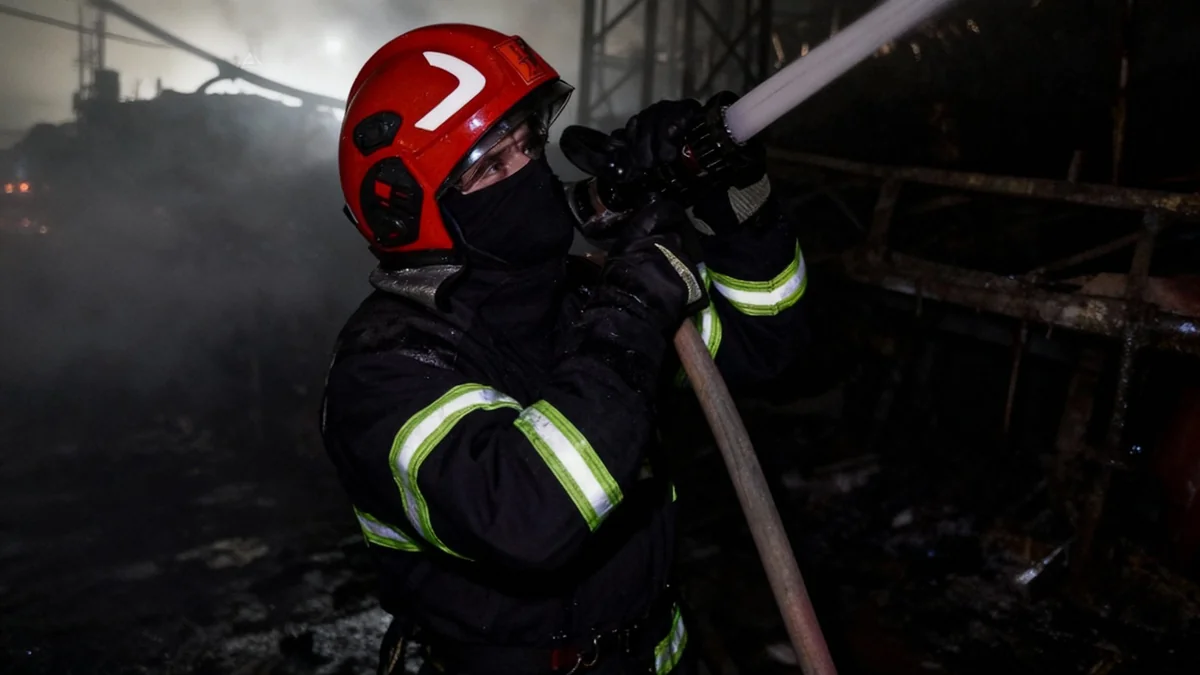 Сім пожеж за добу на Львівщині: рятувальники врятували 13 будівель