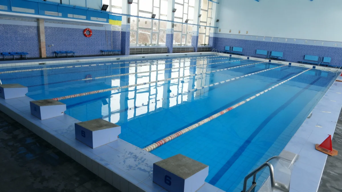Учні Львова запрошуються на безкоштовні уроки плавання