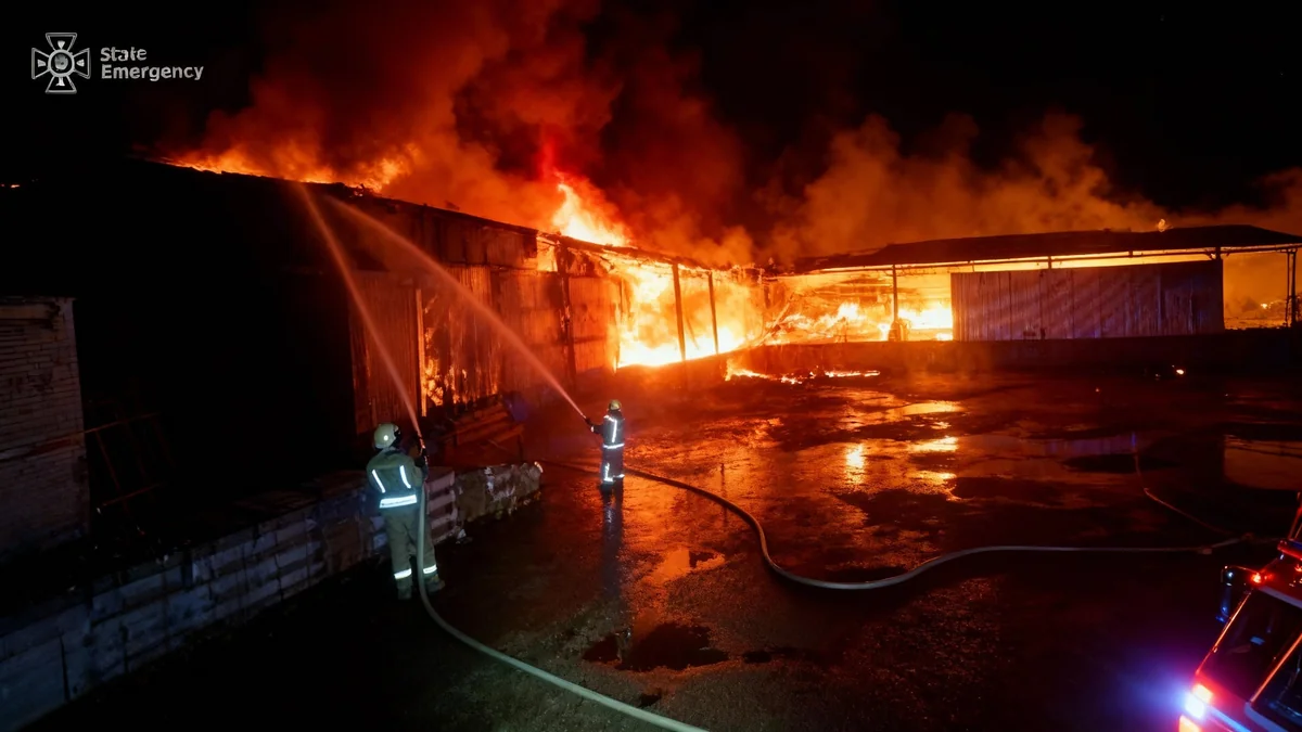 Рятувальники приборкували масштабну пожежу на Львівщині