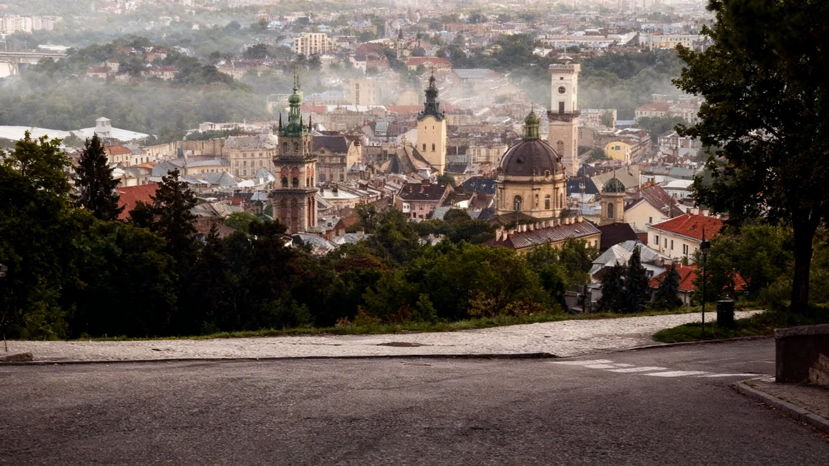 Скандал на Площі Ринок у Львові: заклад зайняв тротуар